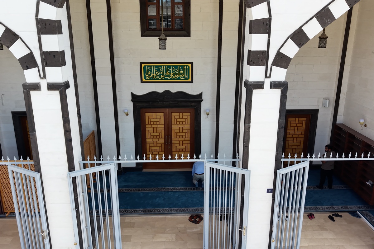 Gülsüm Eruslu (Karşıyaka Merkez) Camii Thumbnail 3